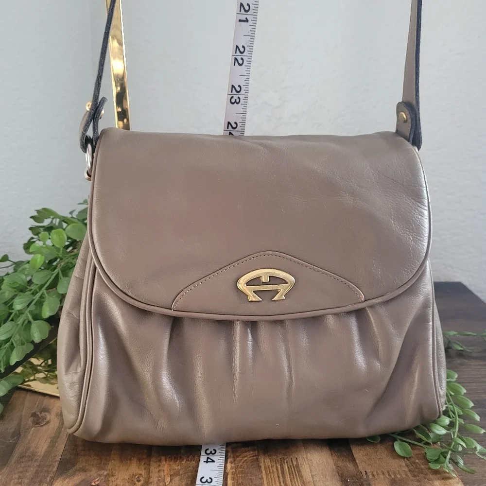 Etienne Aigner elegant taupe crossbody bag - Picture 11 of 11